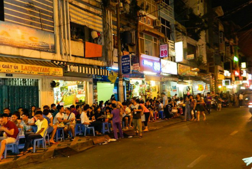 Khách sạn gần Khu phố Tây Bùi Viện - Sức sống về đêm sôi động
