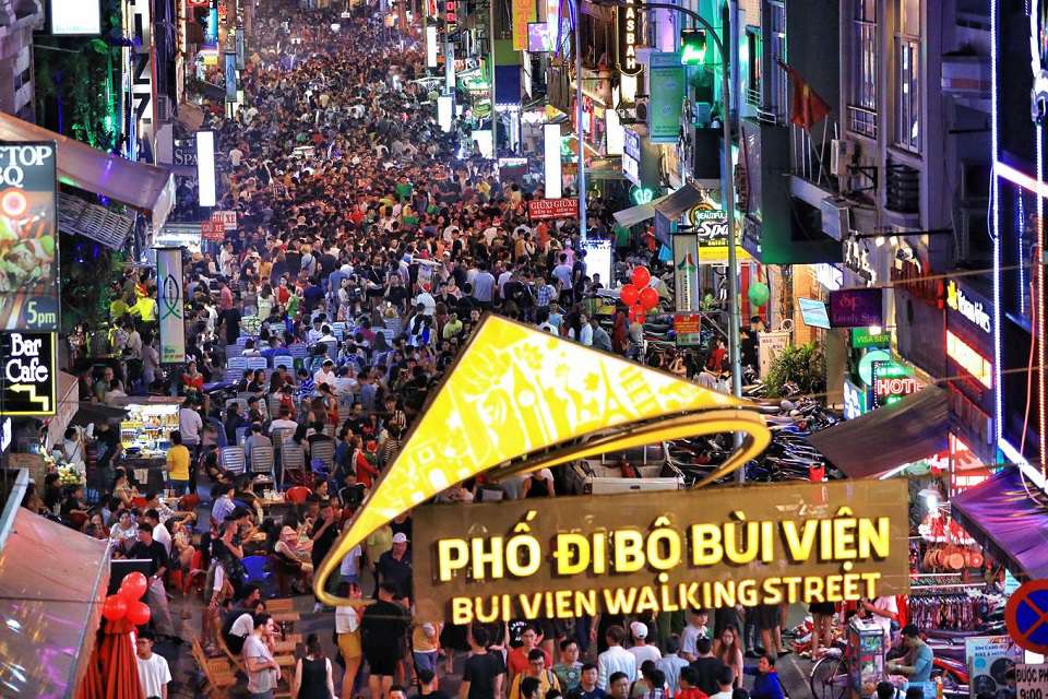 Khách sạn gần Khu phố Tây Bùi Viện - Sức sống về đêm sôi động